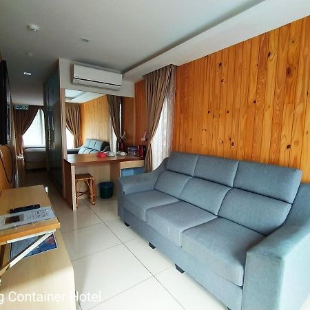 กลวง คอนเทนเนอร์ โฮเต็ล Hotel เกอลวง ภายนอก รูปภาพ